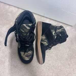 Bakers Camouflage High-Top Sneaker Wedge Women’s size 7.5 GOOD CONDITION!!